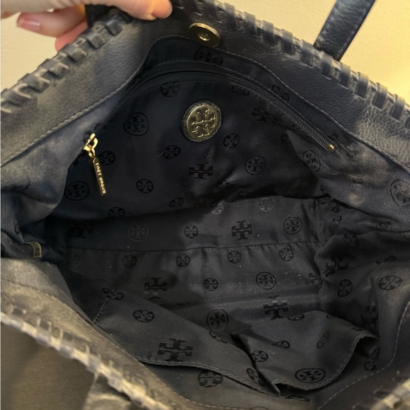 Tory Burch East West Marion Navy Blue/White Stripe
Nylon and Leather Tote Medium - Picture 7 of 7